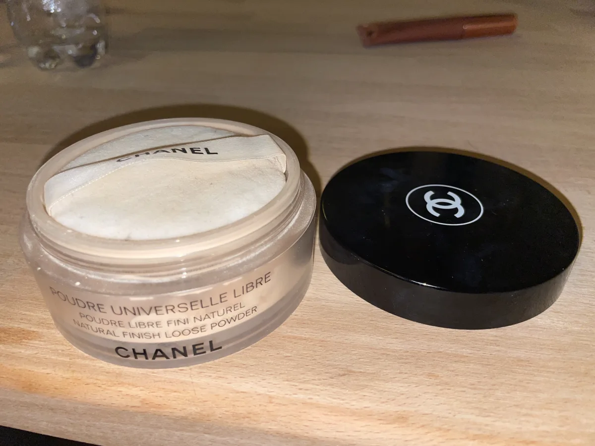 Chanel Poudre Universelle Libre CHANEL - Poudre Universelle Libre Losse Transparante Poeder Met Een Natuurlijk Effect - review image