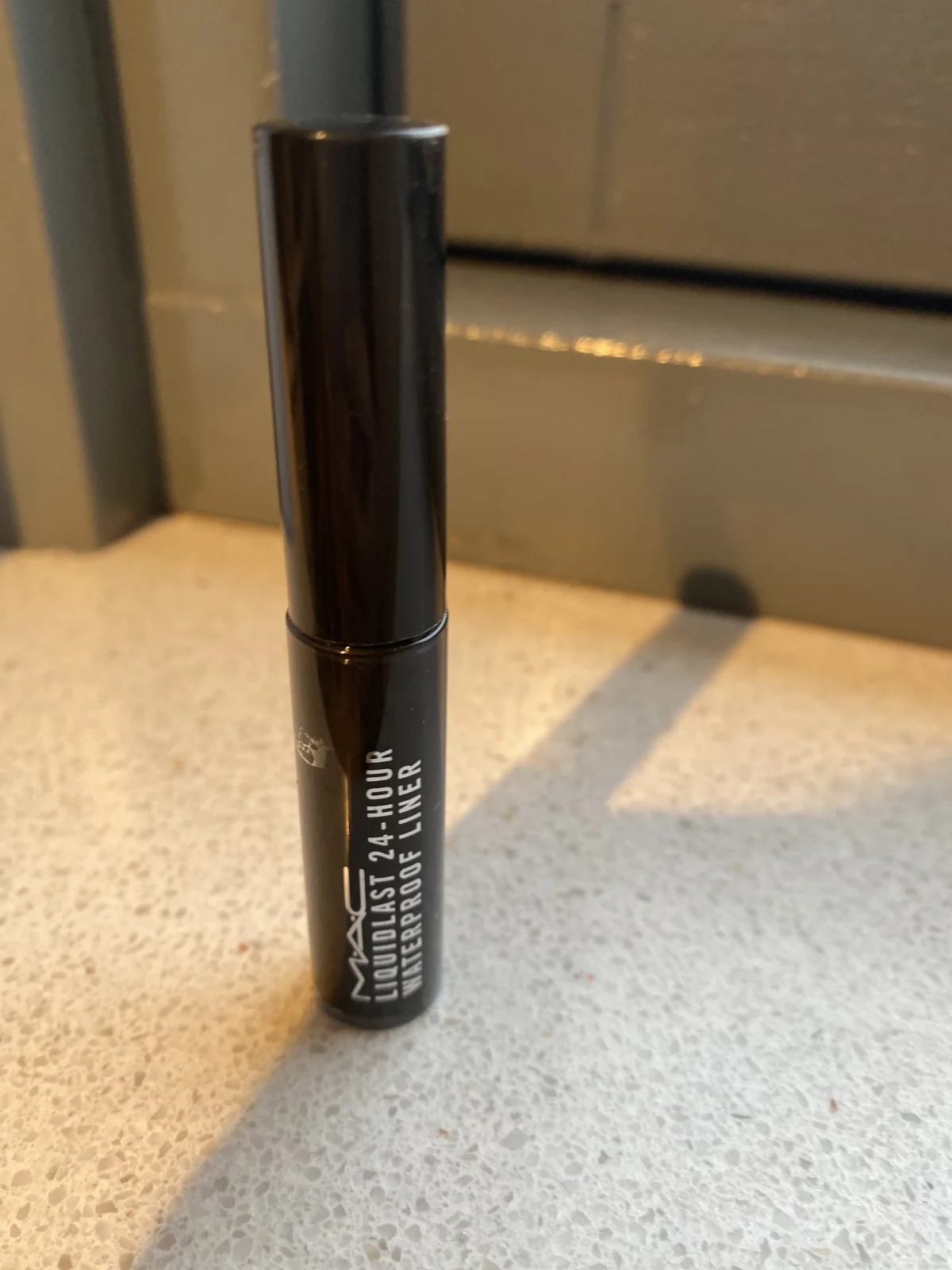 Liquidlast Eyeliner | waterproof eyeliner - review image