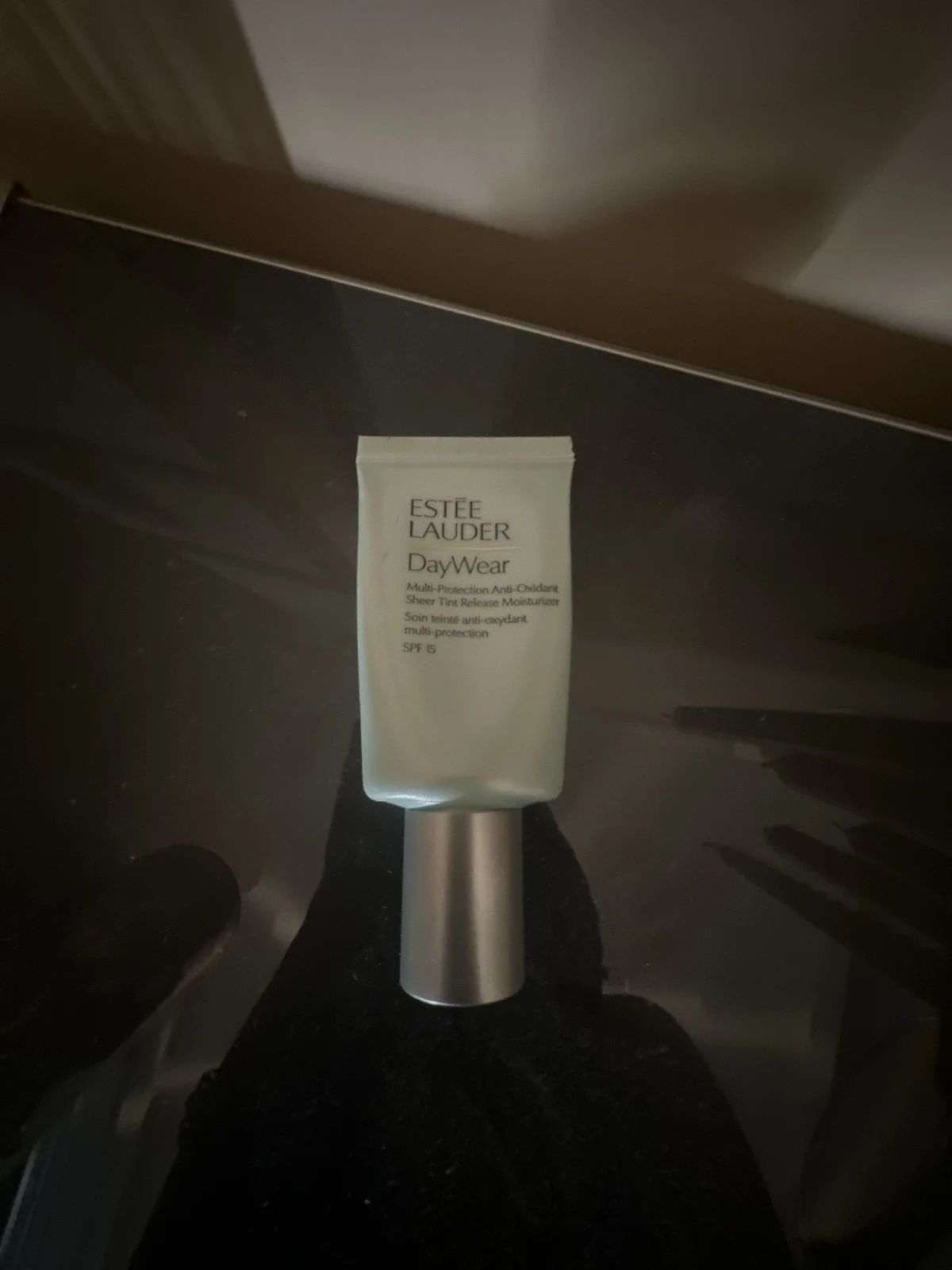 DayWear Sheer Tint Release Moisturizer SPF15 - getinte dagcrème - review image