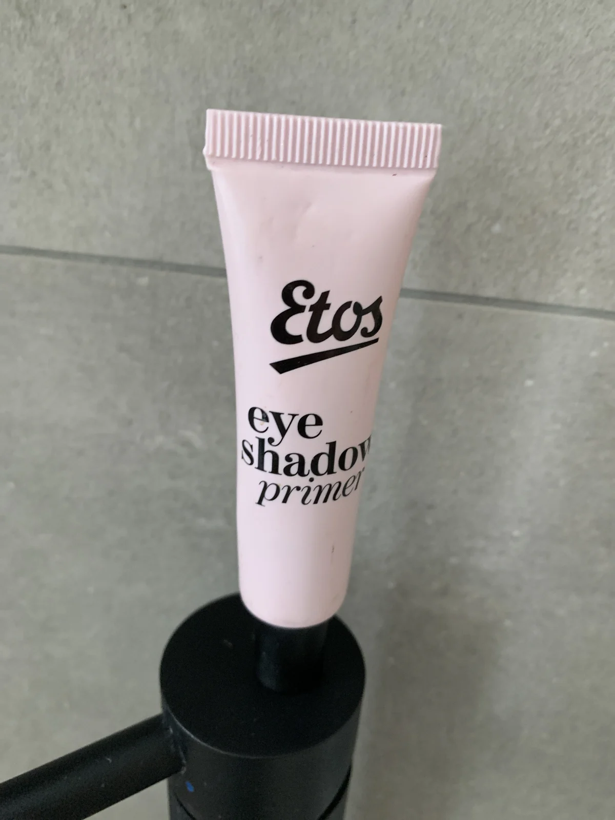 Eyeshadow Primer - review image