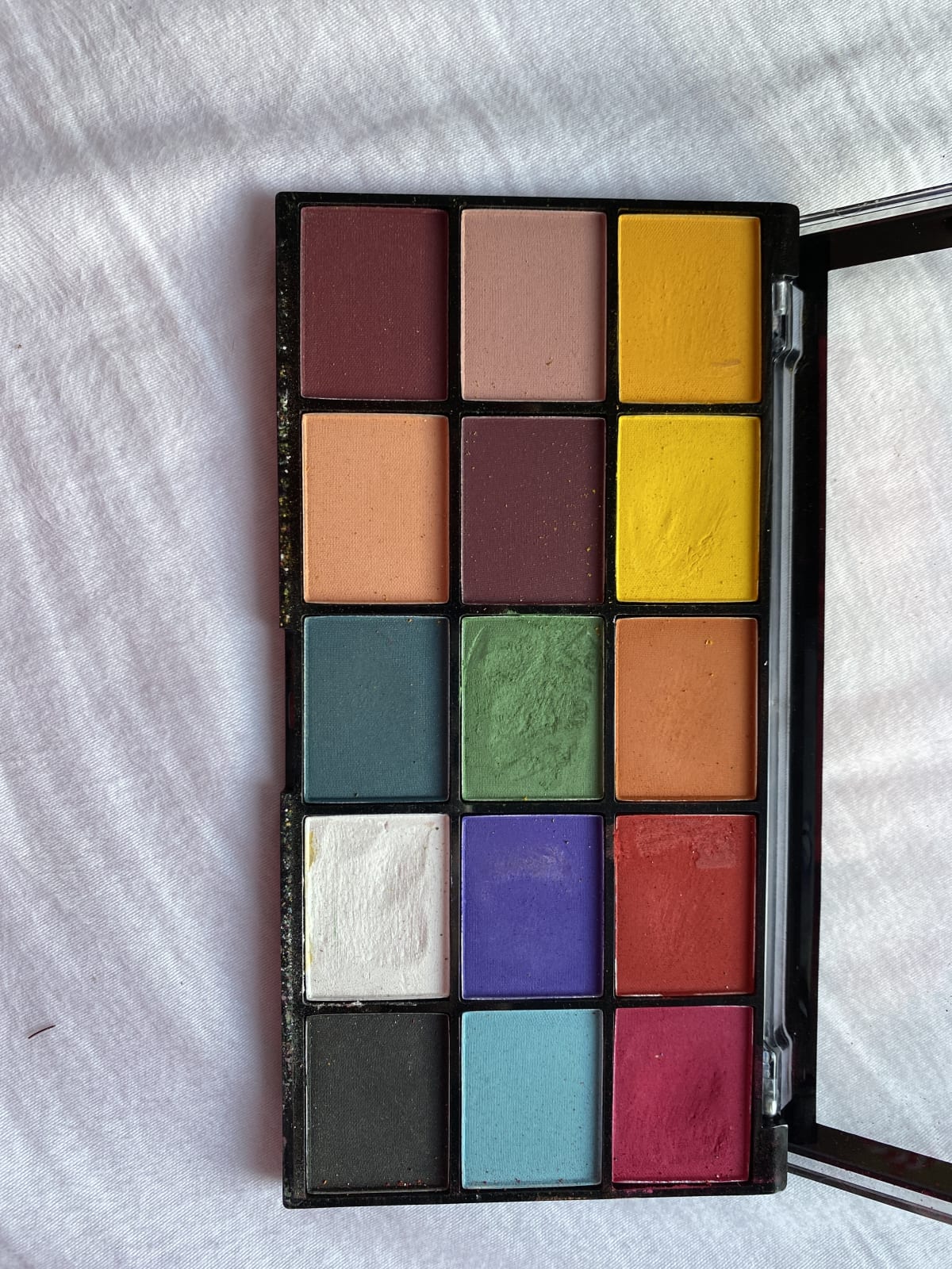 Makeup Revolution Reloaded Palette Marvellous Mattes - review image