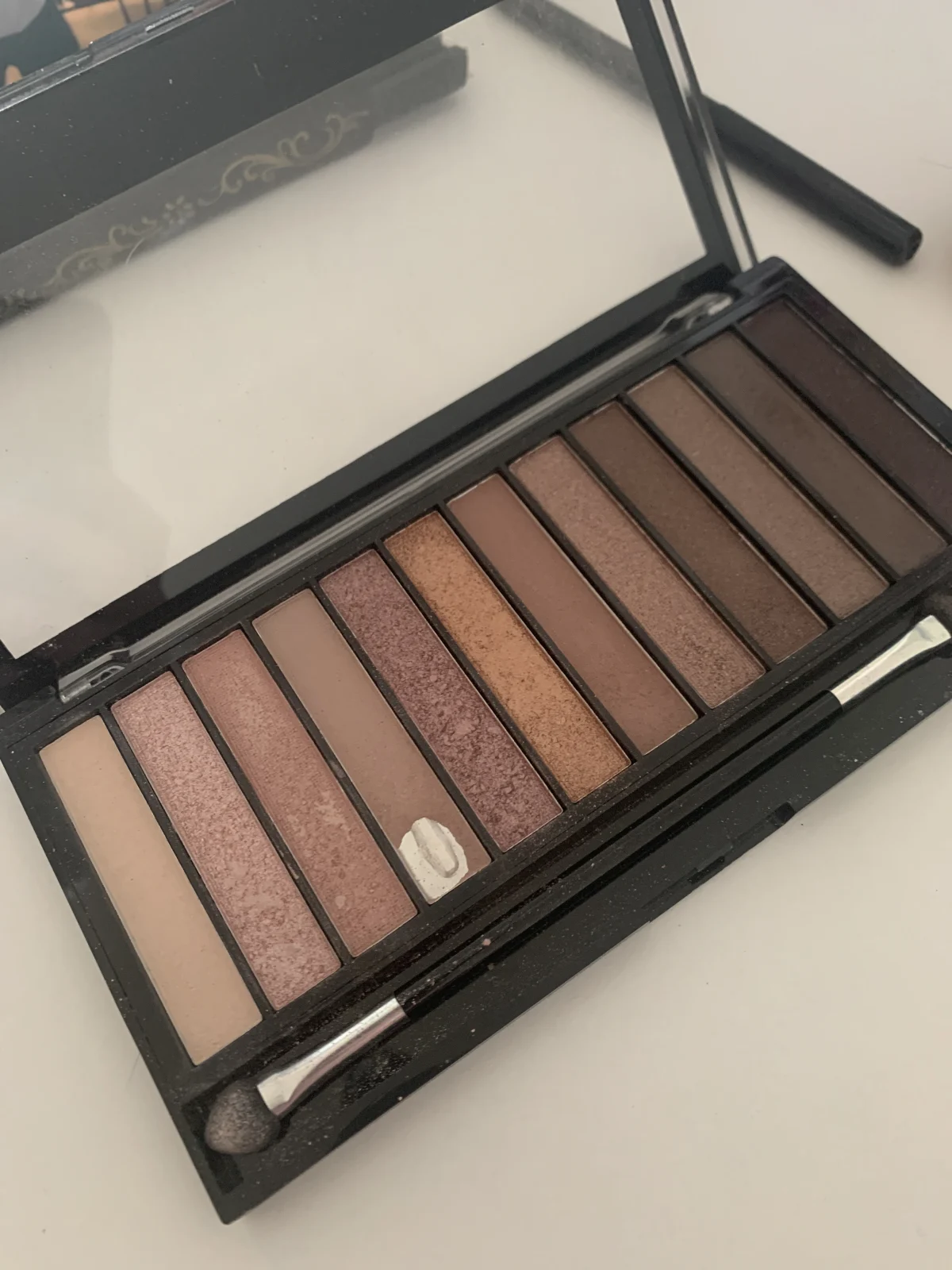 Makeup Revolution Redemption - Iconic 3 - Oogschaduw Palet - review image