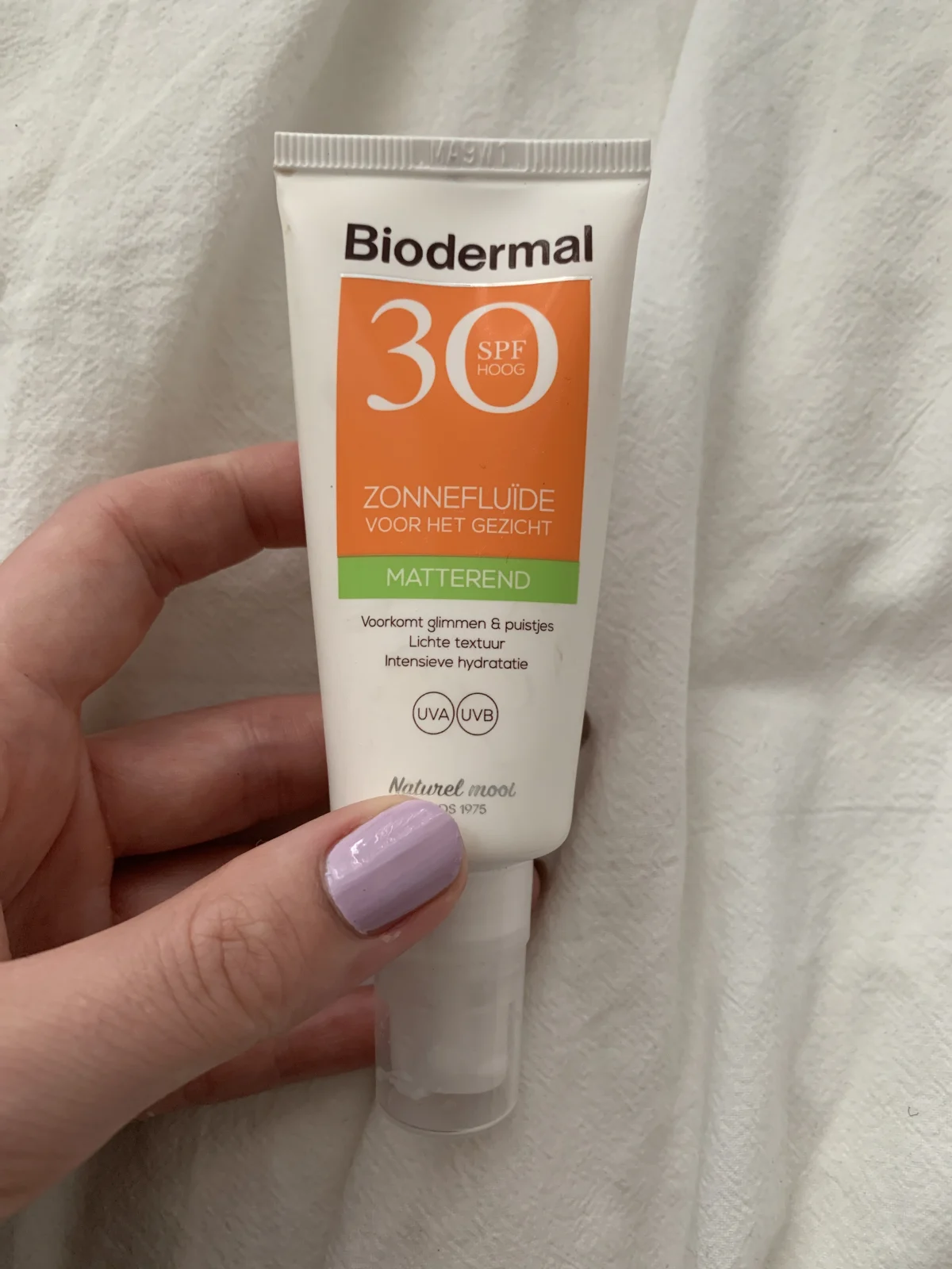 Biodermal Zonnebrand -  Matterende Zonnefluïde voor het gezicht SPF 30 - 40ml - Voorkomt glimmen en puistjes - review image