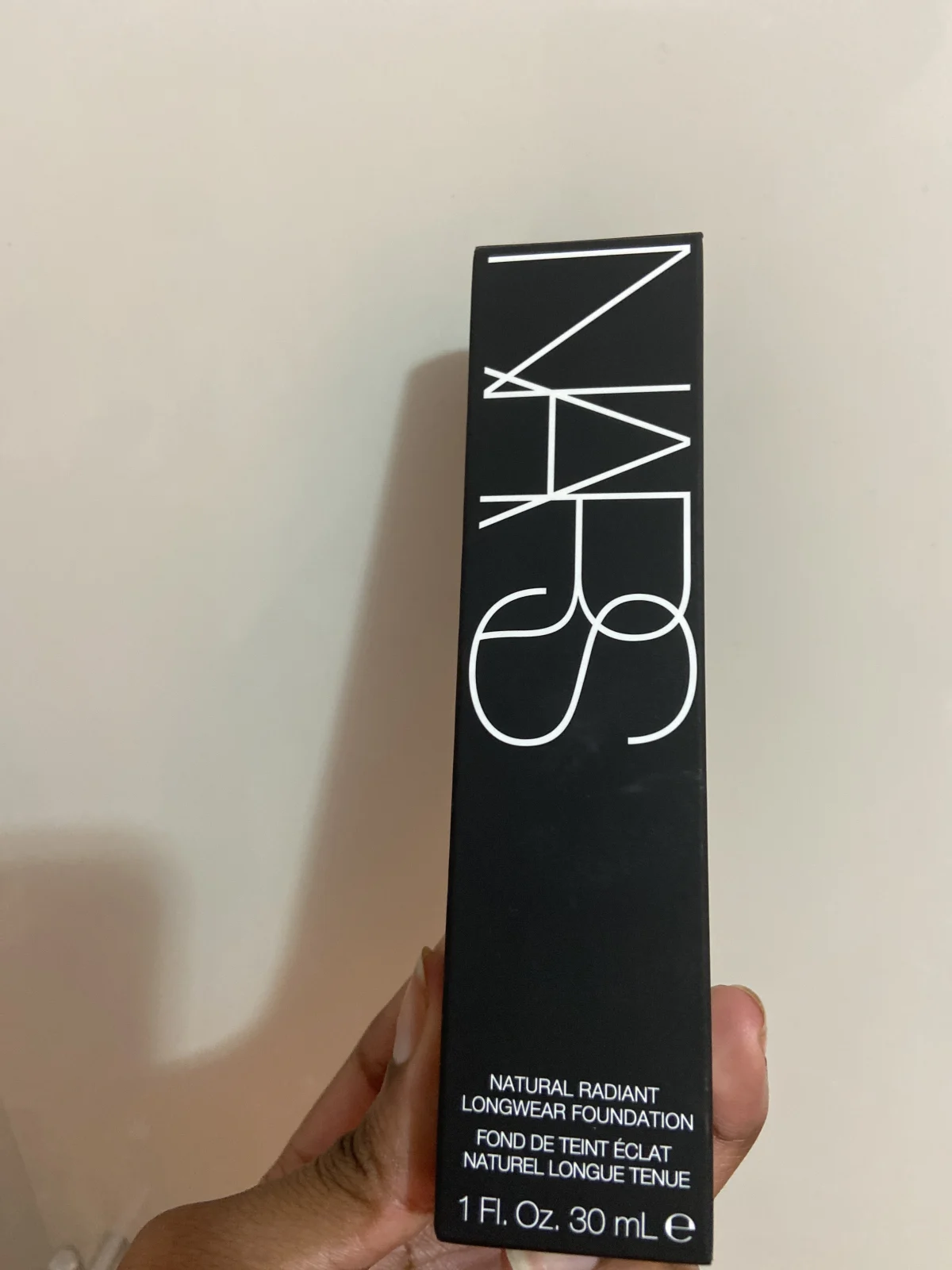 Natural Radiant langhoudende foundation - review image