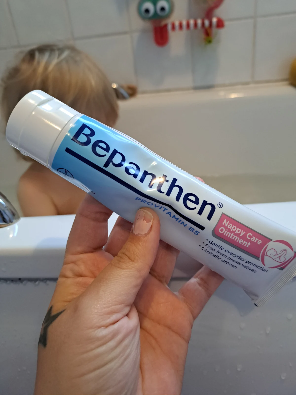 Bepanthen Verzorgende Creme - snel intrekkend, hydraterend - zonder parfum - droge en geirriteerde huid - 30 gram - review image