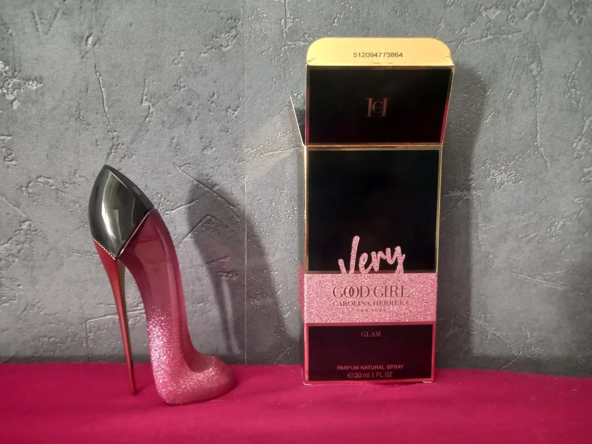 Carolina Herrera Very Good Girl Glam Edp Spray - review image